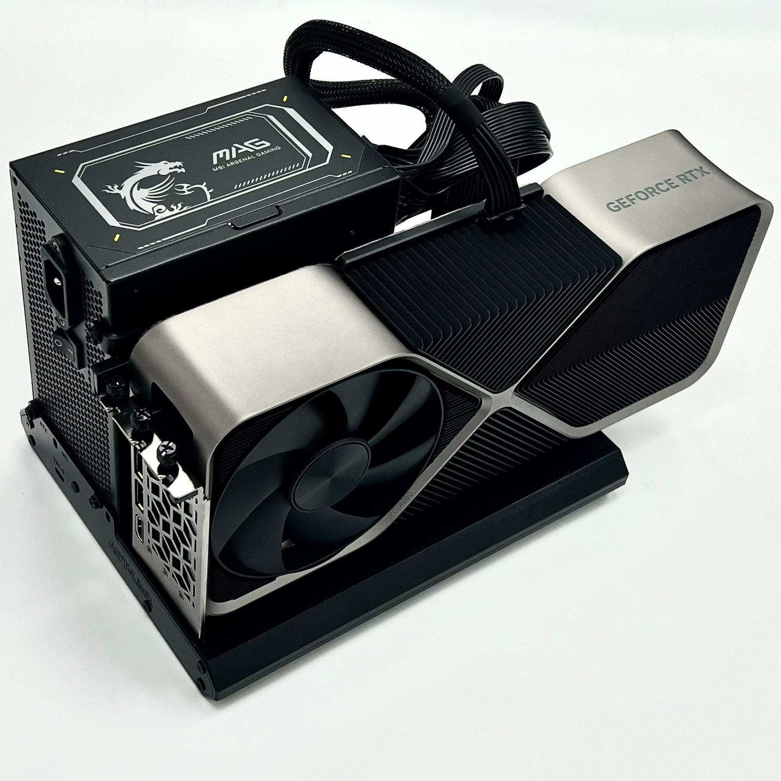 ADT Thunderbolt-5 PCIe 4.0 x4  - Thunderbolt 4 External Gpu Enclosure 评论和价格